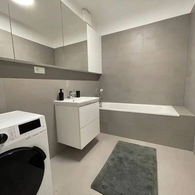 Vermietung einer geräumigen 3-Zimmer-Wohnung, 99 m², Bezirk Dúbravka, Bratislava, Slowakei